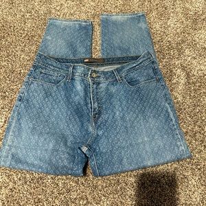 Levi Mid Rise Skinny Jeans